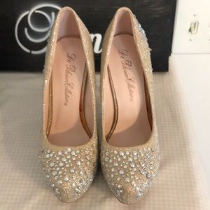 Prom or pageant shoes Size 8.  Gold, Sparkle